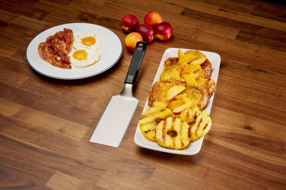 GATL014-Web-Gallery-01-Original_JPG-GATL014_Griddle_Spatula_withSpatula