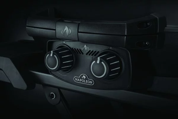 2 pokrętła sterujące palnikami