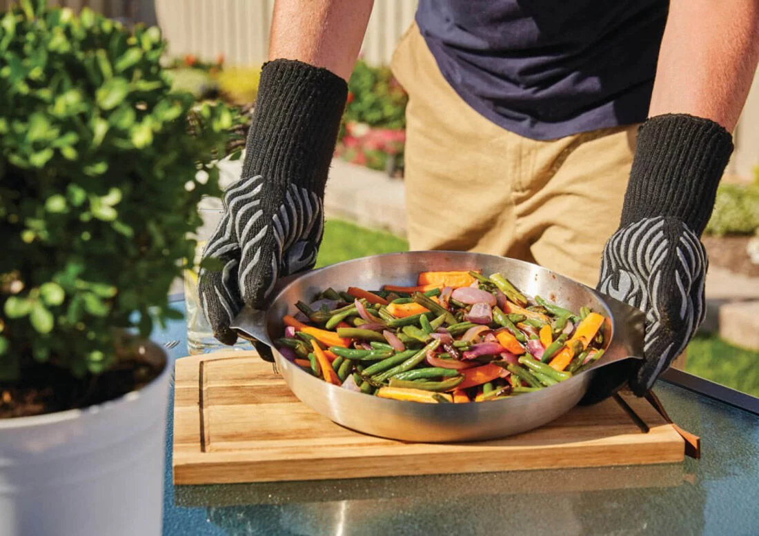 62145-Web-Gallery-04-Rogue-RXT365SBK-Life-Detail-Food-Topper-Gloves-3-grillweb
