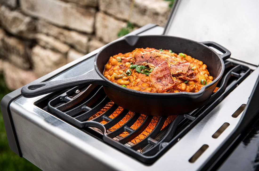 Low Res_PNG-Cast iron pan on large sizzle zone-grillweb