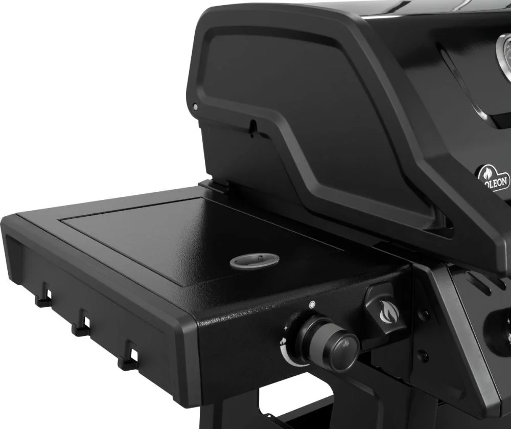 Wbudowany otwieracz do butelek i haczyki na akcesoria